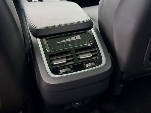 Certified 2025 Volvo XC90 B5 Core image 26