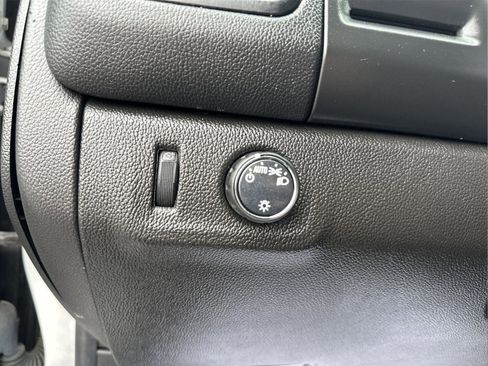 Used 2022 Chevrolet Colorado LT w/ Fleet Safety Package image 15