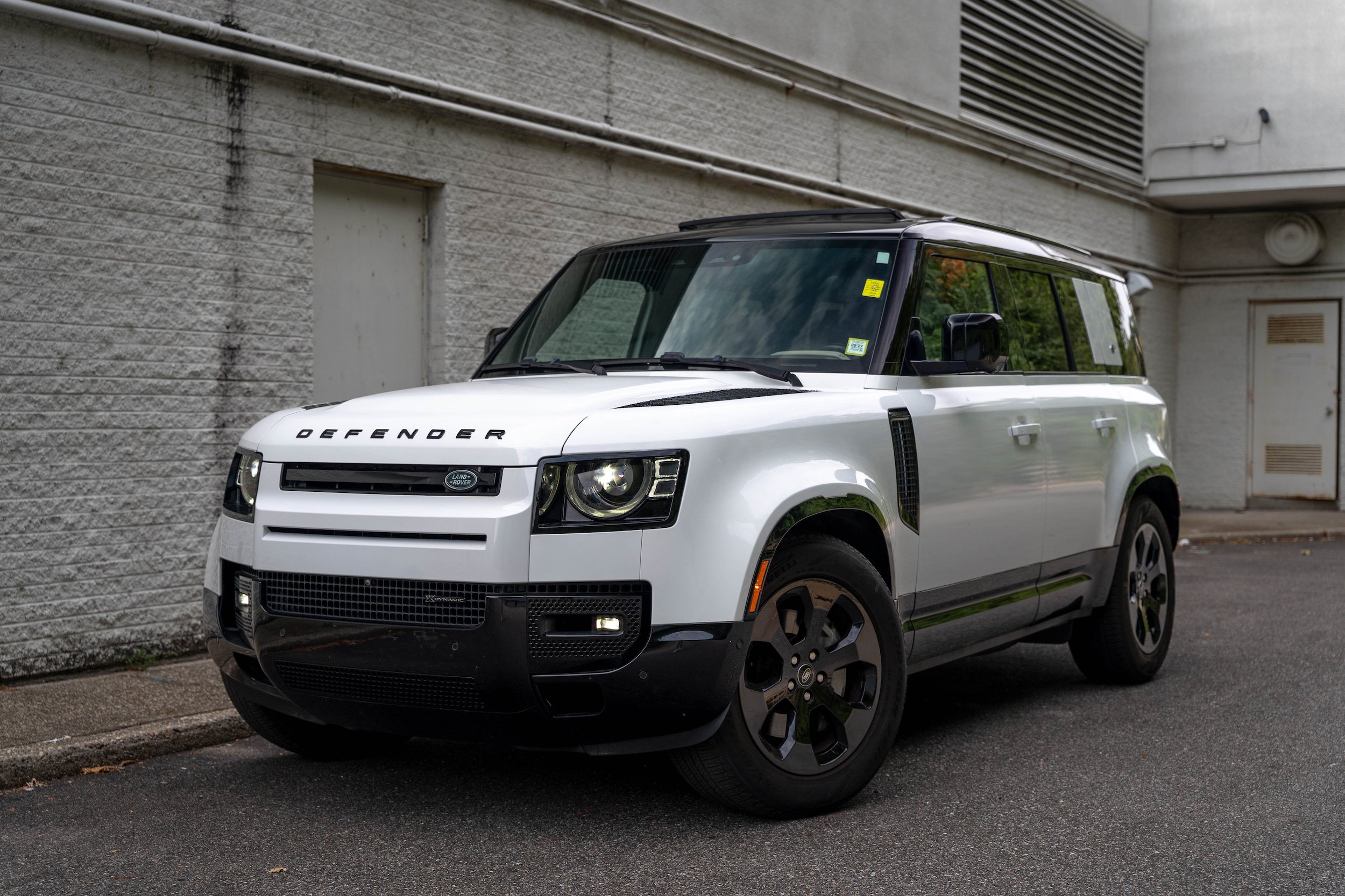 Used 2023 Land Rover Defender 110 X-Dynamic SE AWD/4WD image 2
