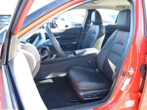 New 2026 Nissan Sentra SR w/ Floor Mat Package FWD image 8