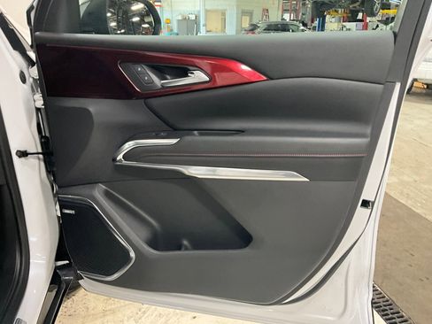 Used 2024 Chevrolet Traverse RS image 19