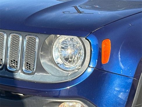 Used 2017 Jeep Renegade Latitude image 5