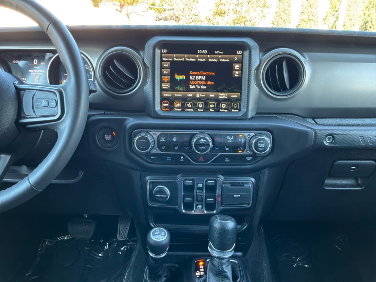 Used 2023 Jeep Wrangler Unlimited w/ Sun & Screen Package AWD/4WD image 15