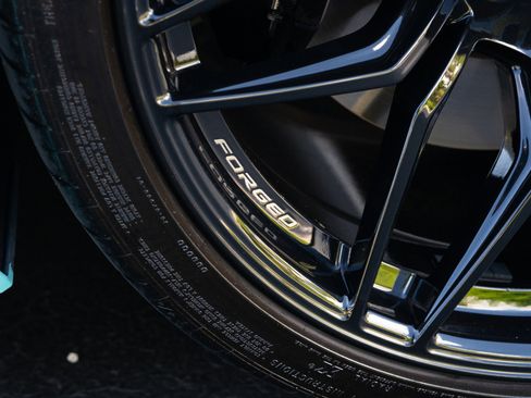 Used 2025 Chevrolet Corvette Z06 RWD image 32
