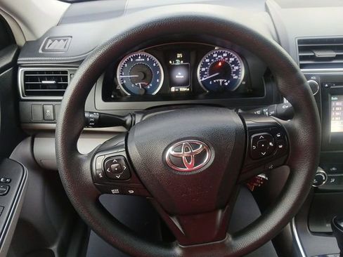 Used 2017 Toyota Camry LE image 14