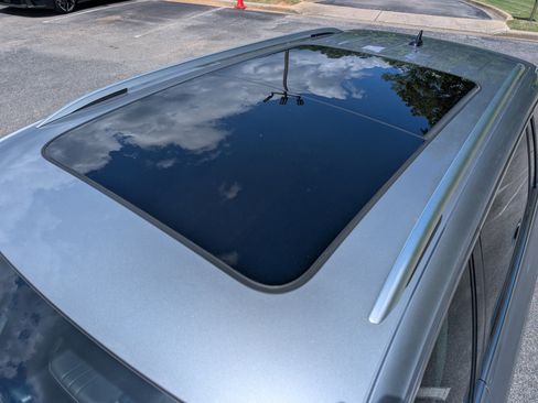 Used 2024 Volkswagen Tiguan SE w/ Panoramic Sunroof Package image 14