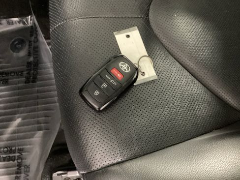 Used 2024 Toyota Highlander Platinum AWD/4WD image 37