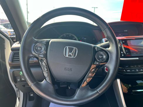 Used 2017 Honda Accord Touring image 21