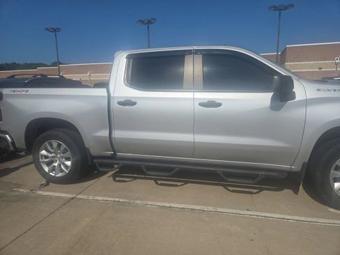 Used 2022 Chevrolet Silverado 1500 Custom AWD/4WD image 2