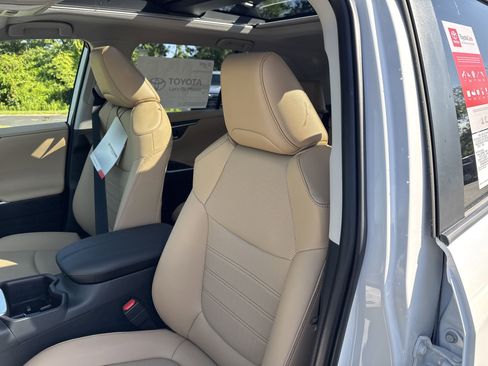 New 2025 Toyota RAV4 Limited w/ Advanced Technology Package AWD/4WD image 14
