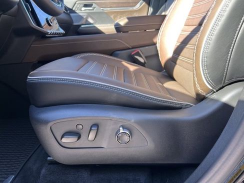 Used 2026 GMC Acadia Denali Ultimate image 25