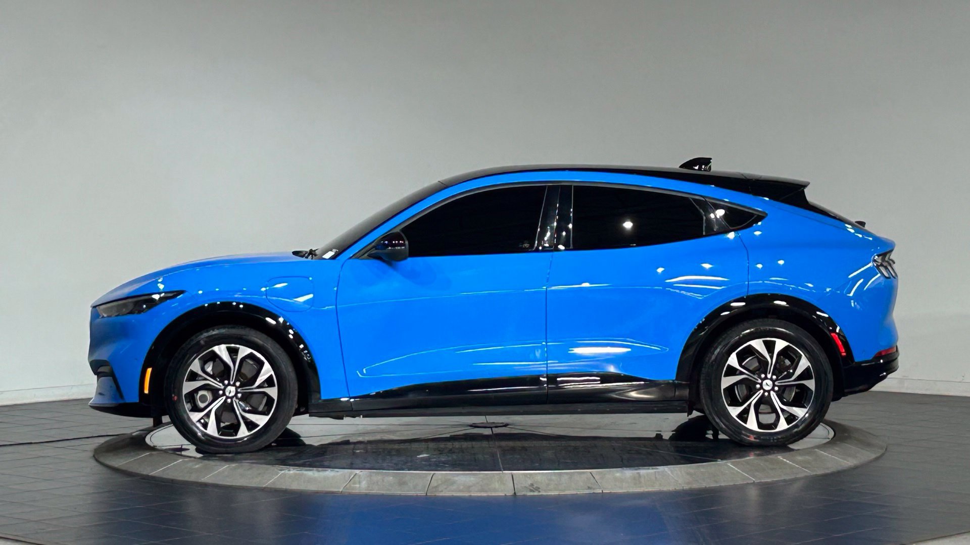 Used 2023 Ford Mustang Mach-E Premium AWD/4WD image 6