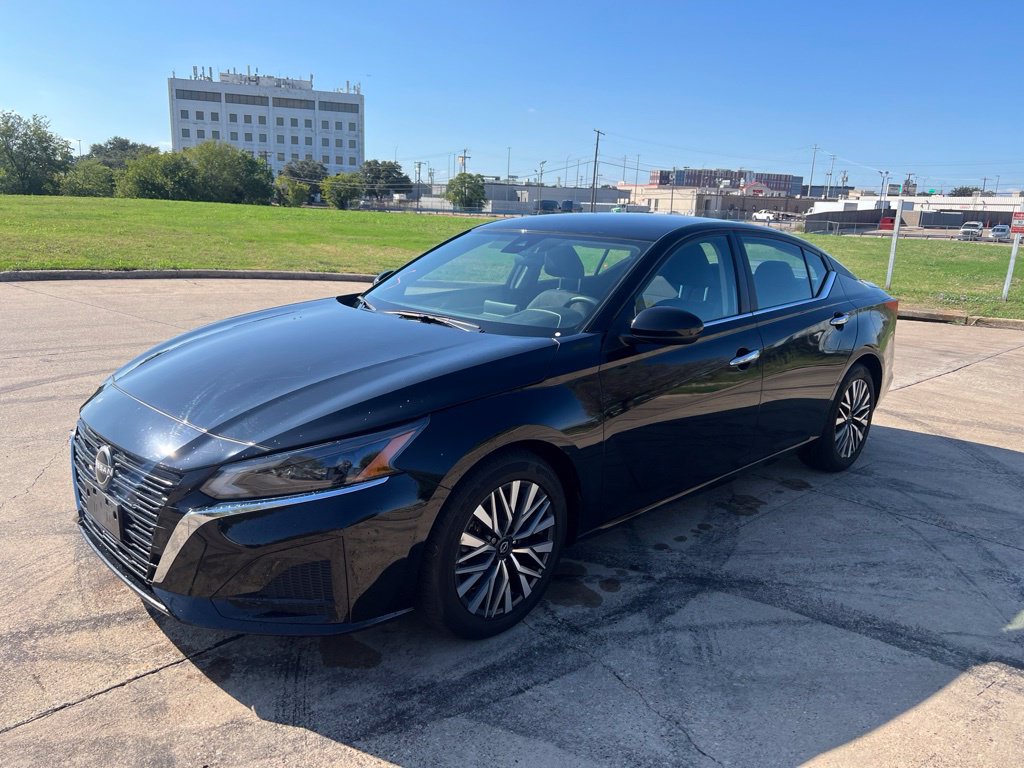 Used 2023 Nissan Altima 2.5 SV FWD image 1
