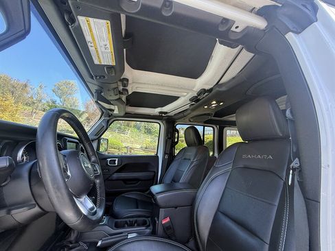 Used 2019 Jeep Wrangler Unlimited Sahara AWD/4WD image 17