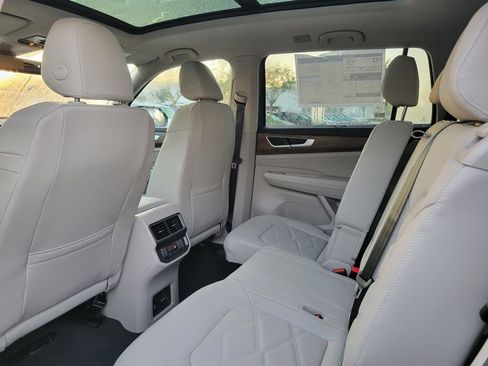 New 2026 Volkswagen Atlas SE FWD image 5