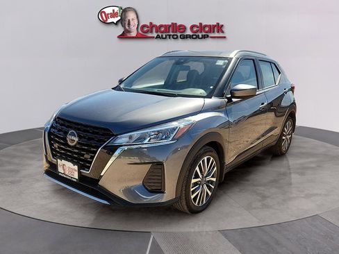 Used 2024 Nissan Kicks SV image 1