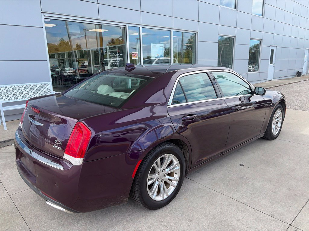 Used 2021 Chrysler 300 Touring L RWD image 5