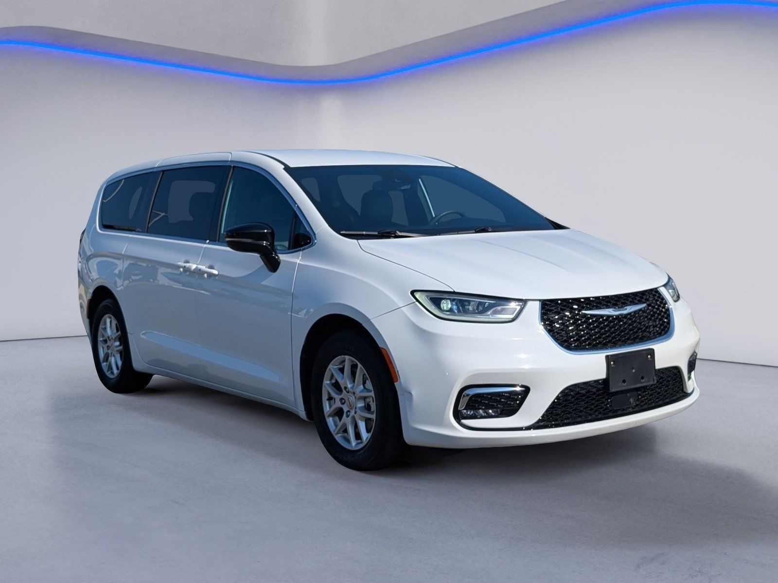 Used 2025 Chrysler Pacifica Select FWD image 5