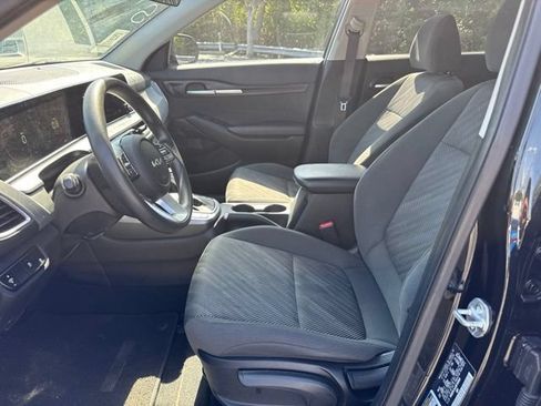 Used 2024 Kia Seltos LX AWD/4WD image 8