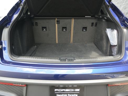 Certified 2026 Porsche Macan AWD/4WD image 38