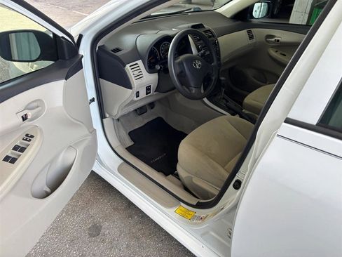 Used 2013 Toyota Corolla L image 9