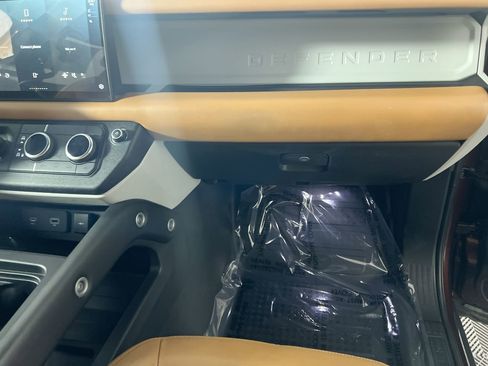 Used 2023 Land Rover Defender 130 SE image 31