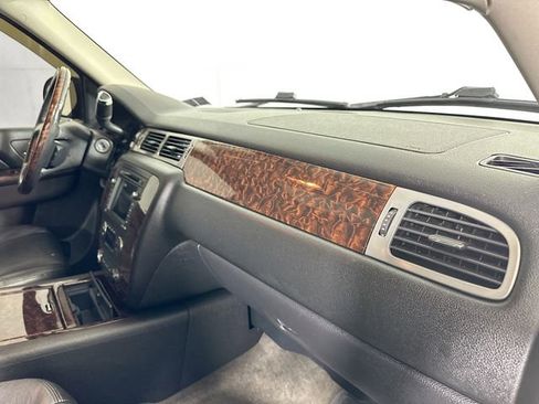 Used 2010 GMC Yukon XL Denali image 31