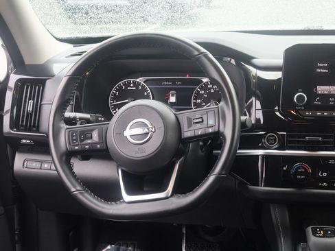 Used 2024 Nissan Pathfinder SV w/ Black Appearance Package AWD/4WD image 25