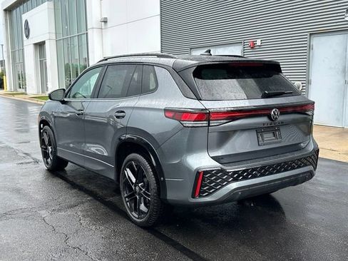 Certified 2025 Volkswagen Tiguan SE R-Line AWD/4WD image 6