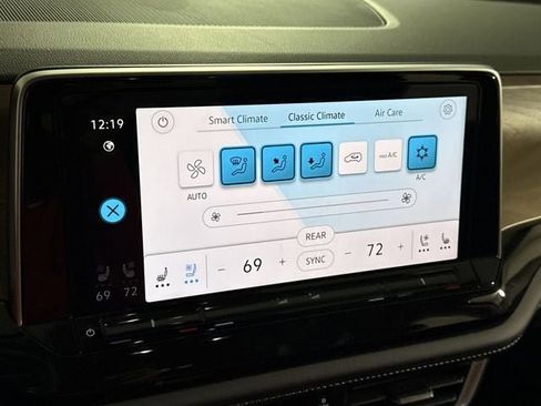 New 2025 Volkswagen Atlas SE image 18