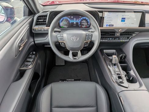 Used 2026 Toyota Crown AWD/4WD image 14