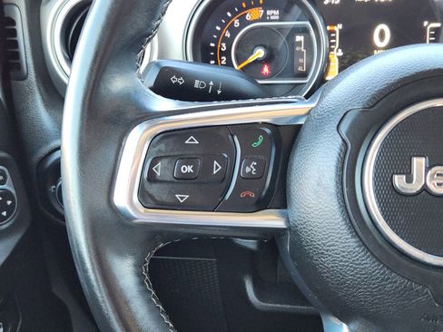 Used 2018 Jeep Wrangler Unlimited Sahara image 32