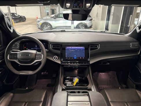 Used 2024 Jeep Wagoneer L Series II AWD/4WD image 20