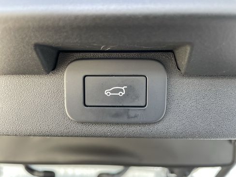Certified 2025 Land Rover Discovery S AWD/4WD image 42