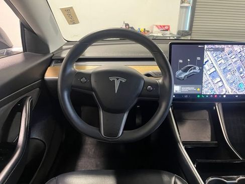 Used 2020 Tesla Model 3 Standard Range Plus RWD image 21