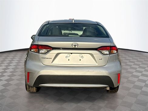 Used 2021 Toyota Corolla LE image 7