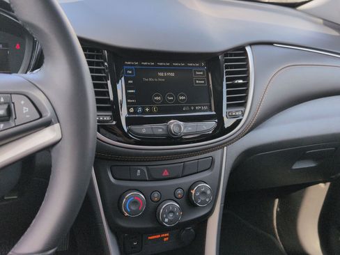 Certified 2019 Chevrolet Trax LT w/ LT Convenience Package AWD/4WD image 13