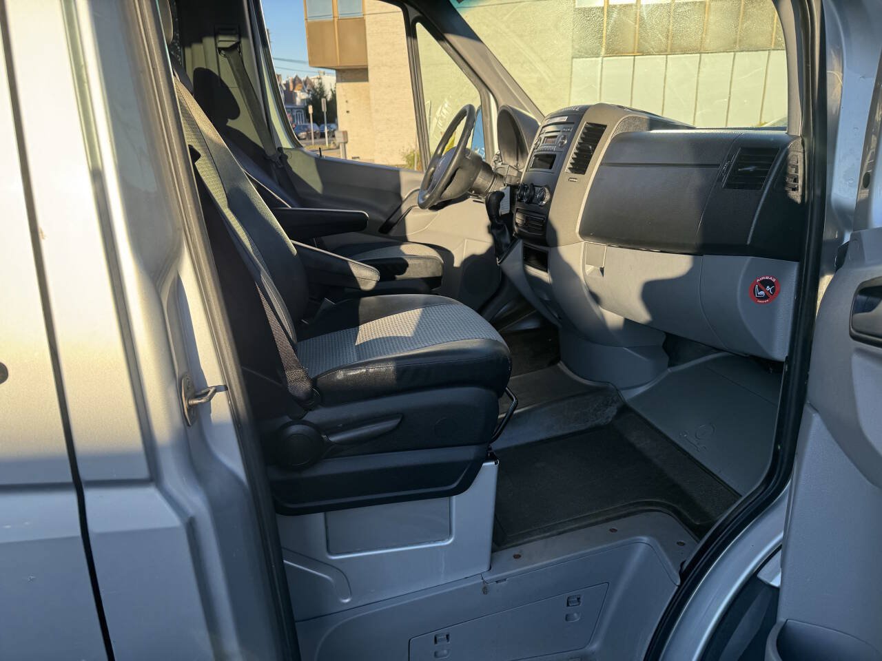 Used 2007 Dodge Sprinter 2500 w/ Cooling Group RWD image 28