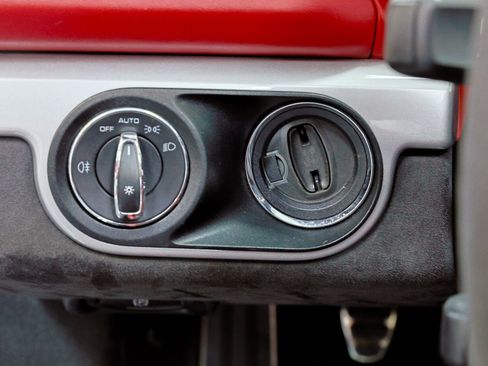 Used 2016 Porsche Boxster Spyder image 78