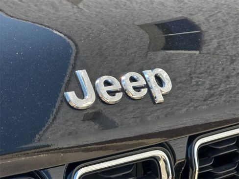 Used 2023 Jeep Grand Cherokee Limited image 32