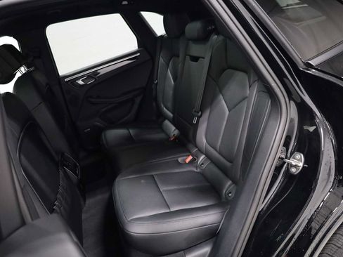 Certified 2024 Porsche Macan AWD/4WD image 36