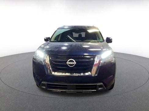 Used 2025 Nissan Pathfinder SV image 4