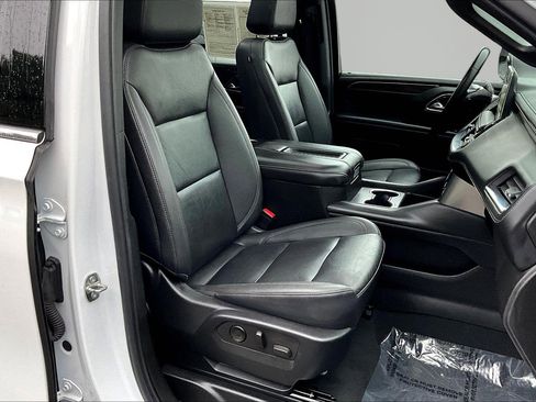 Used 2022 Chevrolet Suburban LT AWD/4WD image 30