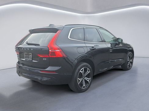 Certified 2022 Volvo XC60 B5 Momentum w/ Climate Package image 4
