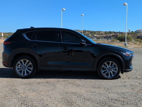 Used 2019 MAZDA CX-5 Signature image 2