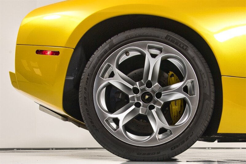 Used 2006 Lamborghini Murcielago Coupe AWD/4WD image 17