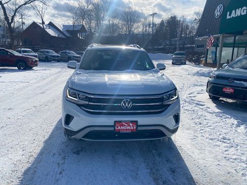 Used 2023 Volkswagen Atlas SE w/ Panoramic Sunroof Package image 2