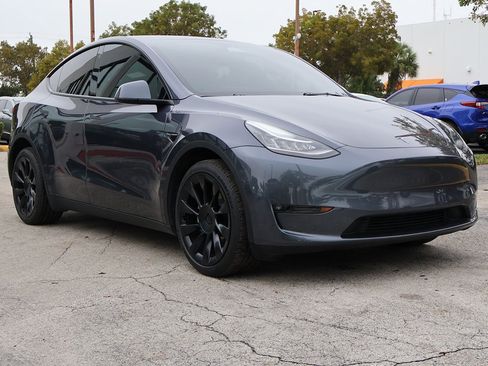 Used 2023 Tesla Model Y Long Range image 2