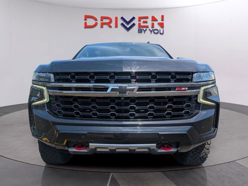 Used 2022 Chevrolet Tahoe Z71 w/ Luxury Package AWD/4WD image 8