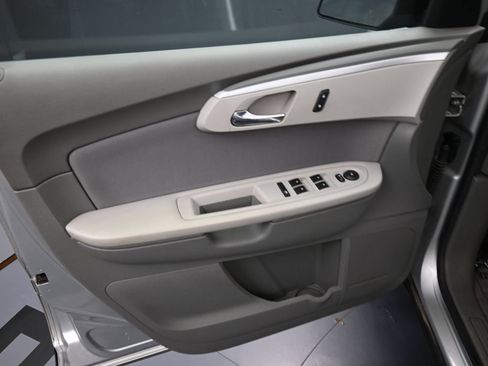 Used 2011 Chevrolet Traverse LS FWD image 13